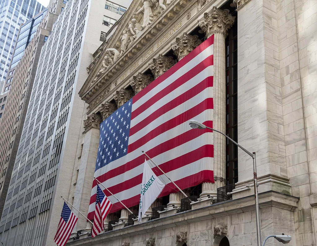 Fachada da Bolsa de Nova York em Wall Street